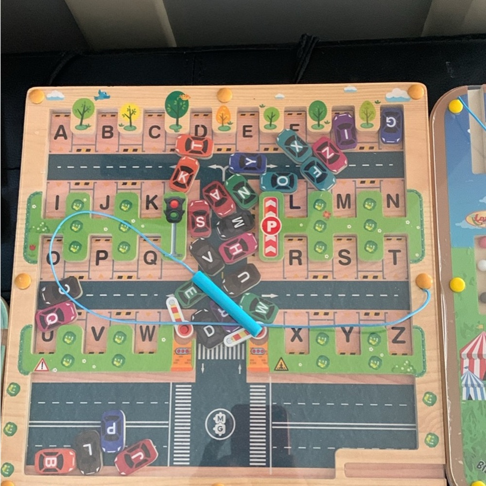 Magnetic cars alphabet maze